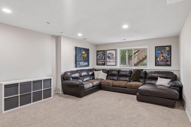 5909 92nd Avenue N, Brooklyn Park, MN 55443