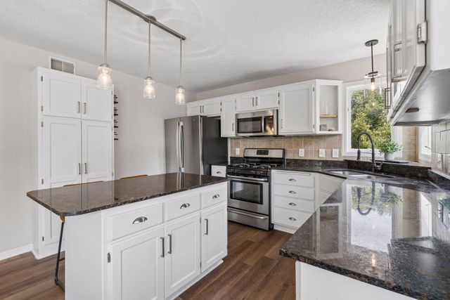 5909 92nd Avenue N, Brooklyn Park, MN 55443