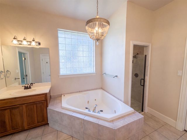 9313 Dosier Cove W, Fort Worth, TX 76179