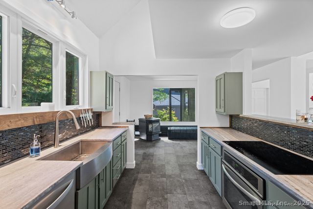 564 Hubbard Road, Killingly, CT 06241