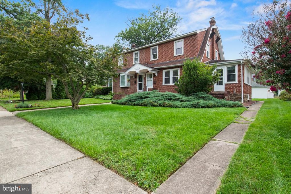 818 N CHESTNUT ST, LANSDALE, PA 19446 — photo 2