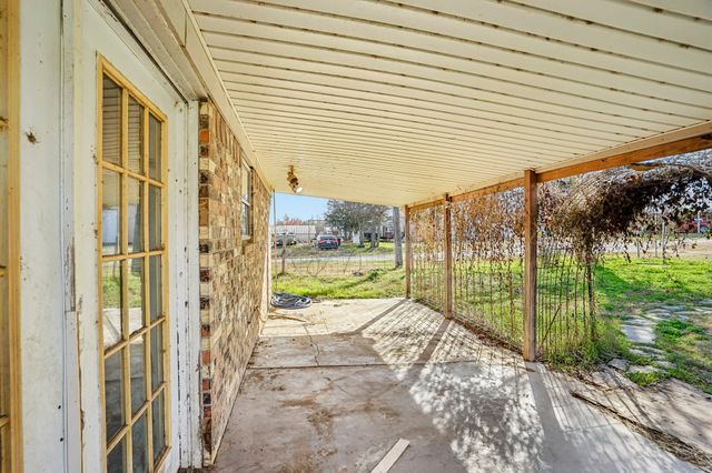 319 S Rogers Street, Covington, TX 76636