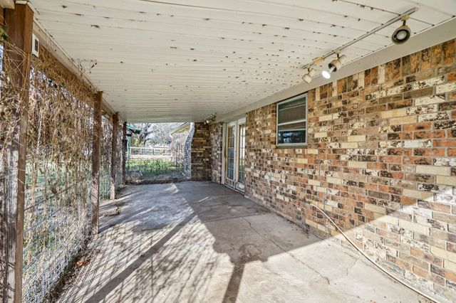 319 S Rogers Street, Covington, TX 76636