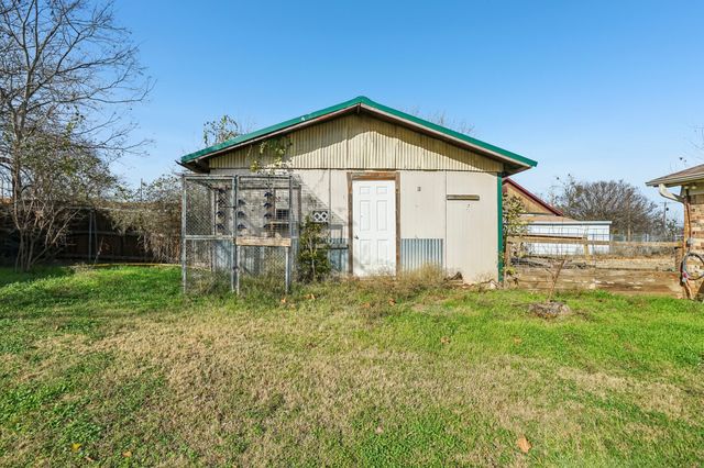 319 S Rogers Street, Covington, TX 76636
