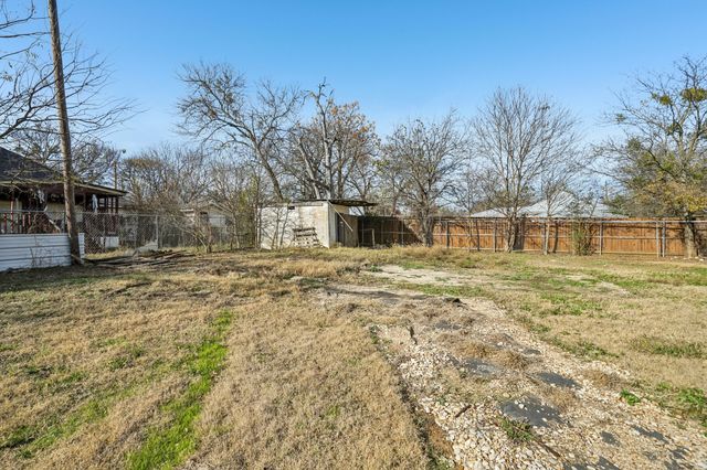 319 S Rogers Street, Covington, TX 76636