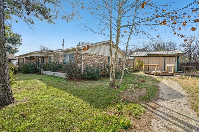 319 S Rogers Street, Covington, TX 76636