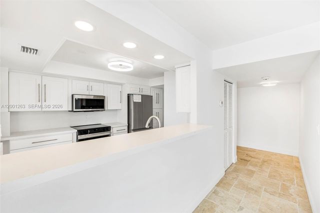 1420 Brickell Bay Dr 1401A, Miami, FL 33131