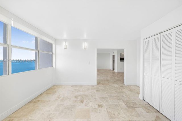 1420 Brickell Bay Dr 1401A, Miami, FL 33131