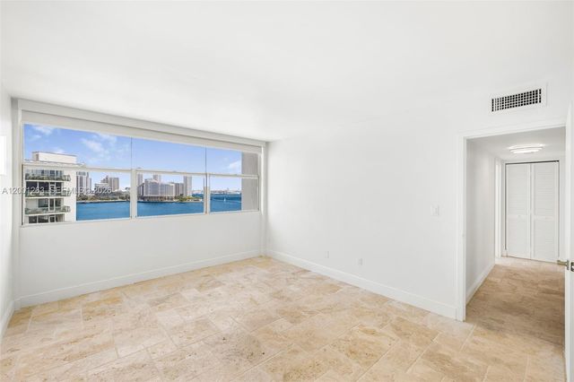 1420 Brickell Bay Dr 1401A, Miami, FL 33131