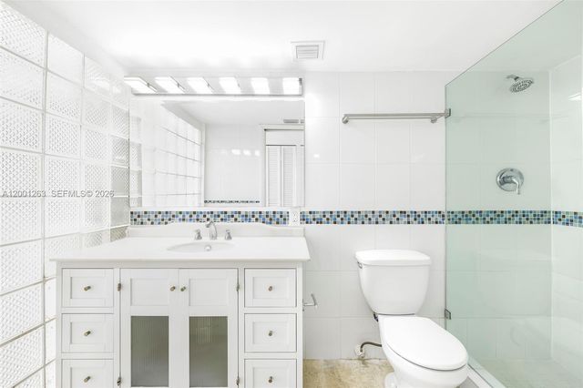 1420 Brickell Bay Dr 1401A, Miami, FL 33131