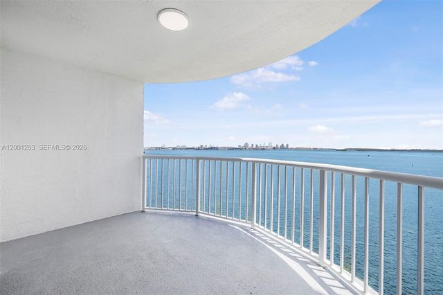 1420 Brickell Bay Dr 1401A, Miami, FL 33131