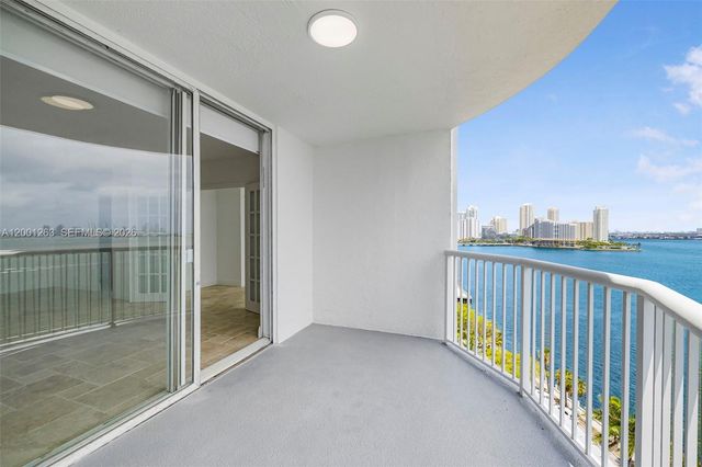 1420 Brickell Bay Dr 1401A, Miami, FL 33131