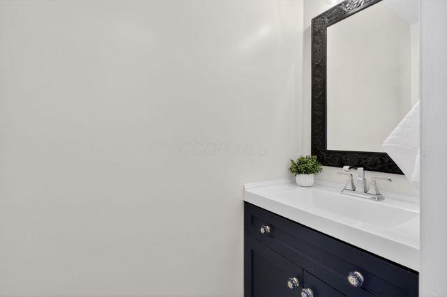 1658 Geranium Drive, Lewis Center, OH 43035