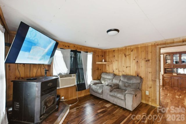 1219 Peak Place NW, Lenoir, NC 28645