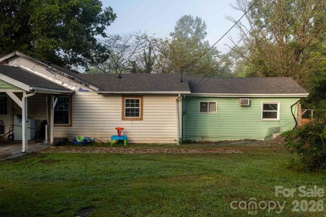 1219 Peak Place NW, Lenoir, NC 28645