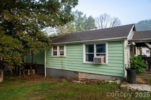 1219 Peak Place NW, Lenoir, NC 28645
