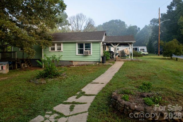 1219 Peak Place NW, Lenoir, NC 28645