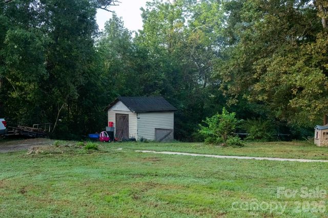 1219 Peak Place NW, Lenoir, NC 28645