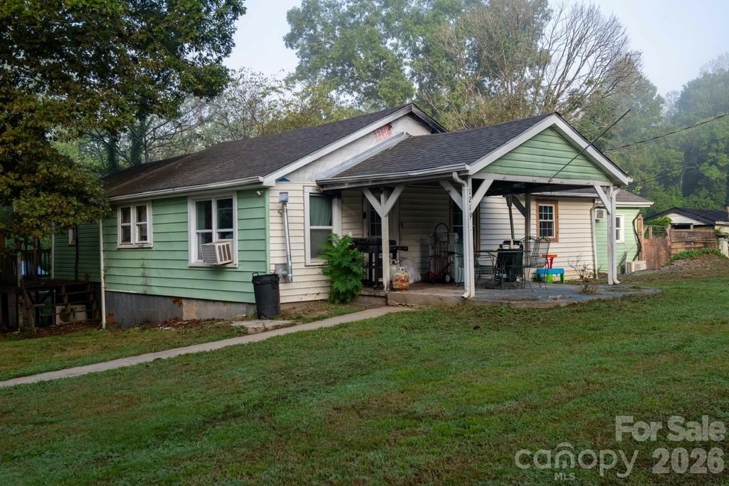1219 Peak Place NW, Lenoir, NC 28645