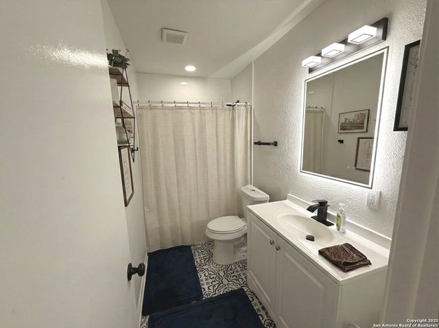 258 Burlington Dr., San Antonio, TX 78245