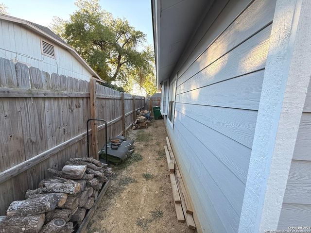 258 Burlington Dr., San Antonio, TX 78245