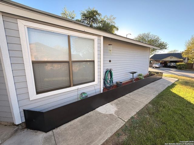 258 Burlington Dr., San Antonio, TX 78245