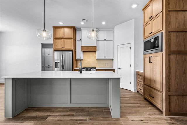 5867 Tadpole Dr, Elgin, OK 73538