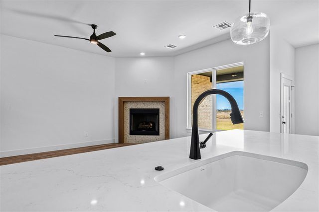 5867 Tadpole Dr, Elgin, OK 73538