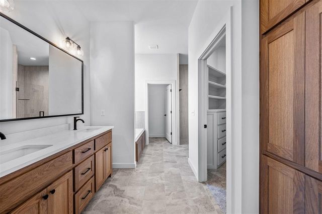 5867 Tadpole Dr, Elgin, OK 73538