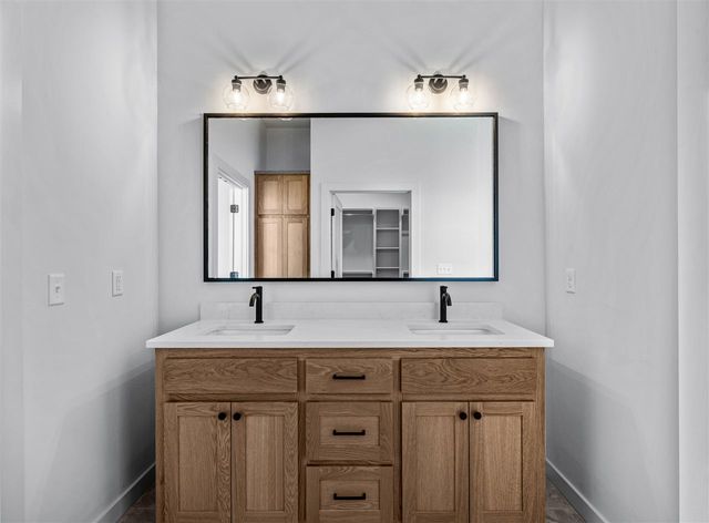 5867 Tadpole Dr, Elgin, OK 73538