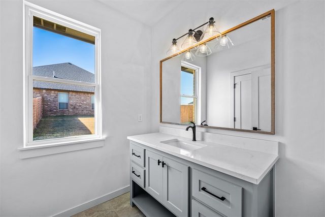 5867 Tadpole Dr, Elgin, OK 73538