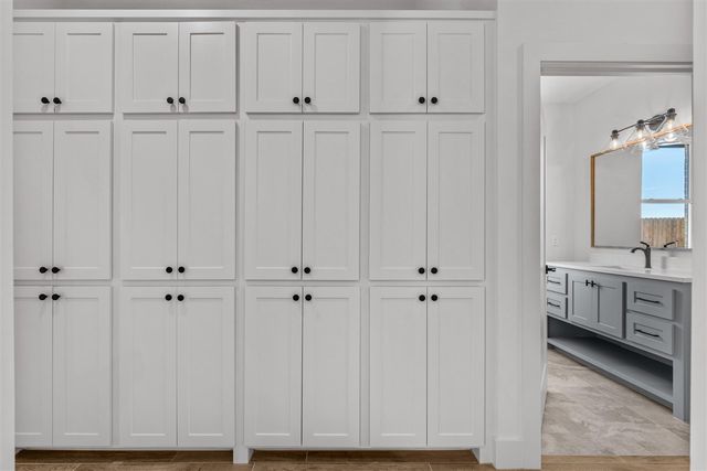 5867 Tadpole Dr, Elgin, OK 73538