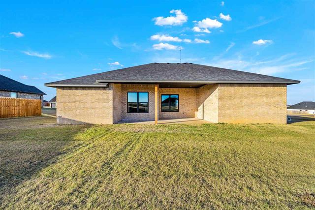 5867 Tadpole Dr, Elgin, OK 73538