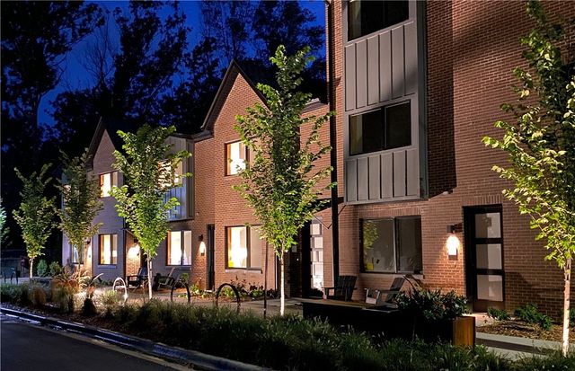 700-710 SE B, Bentonville, AR 72712