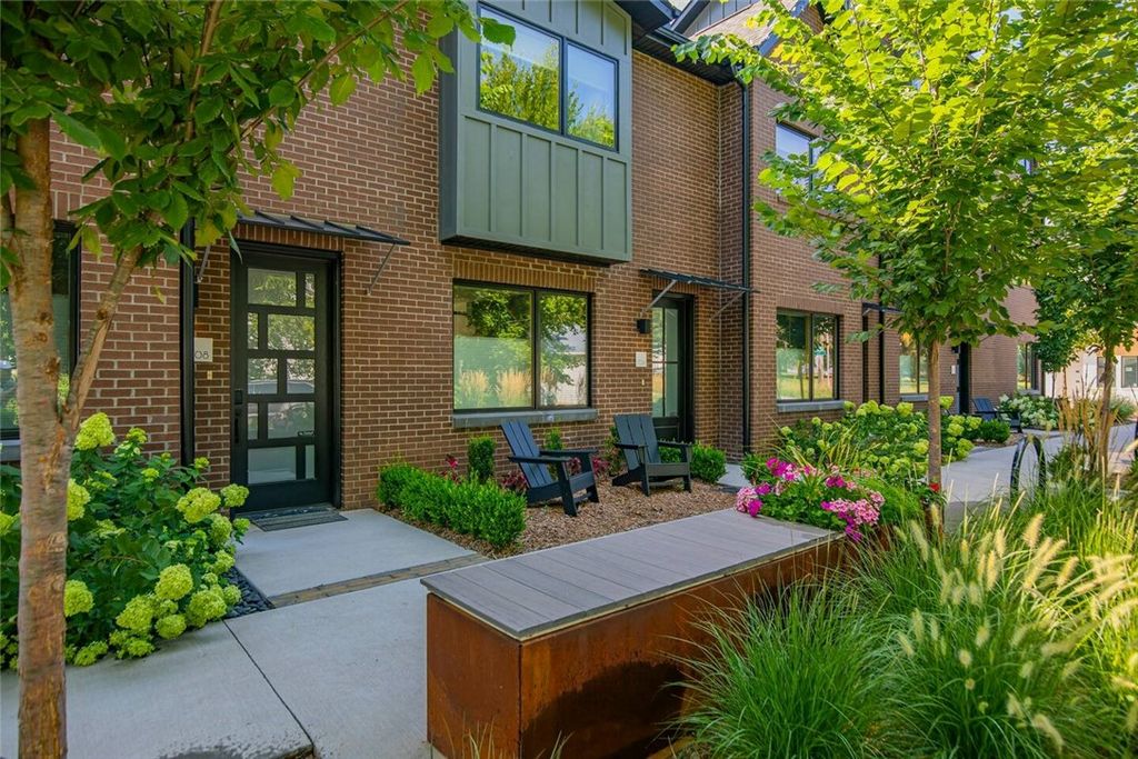 700-710 SE B, Bentonville, AR 72712