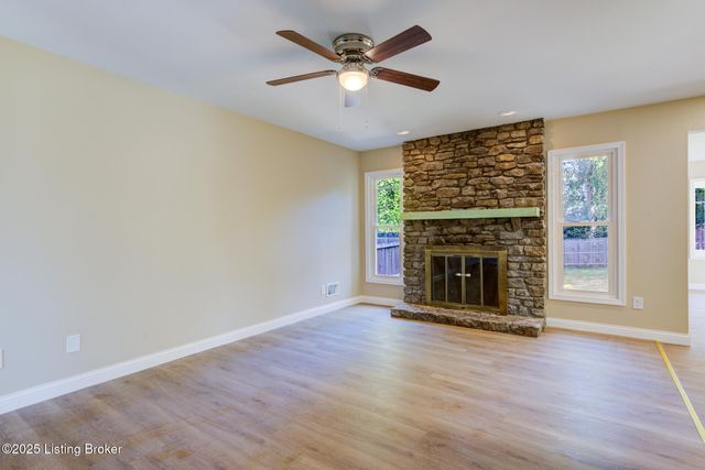 8201 Huntsman Trail, Louisville, KY 40291