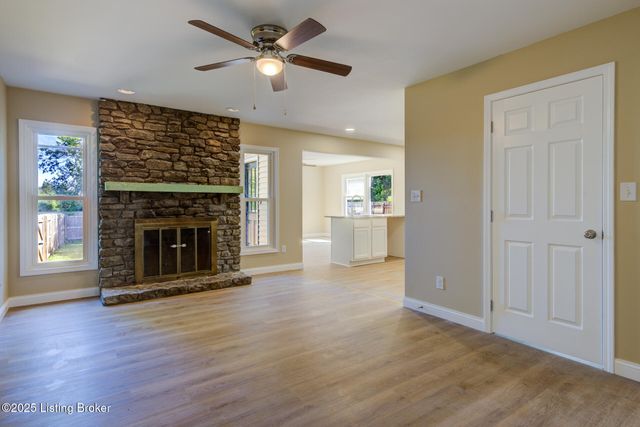 8201 Huntsman Trail, Louisville, KY 40291