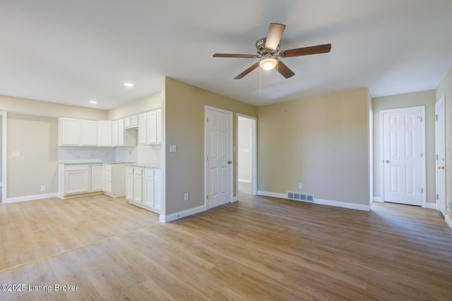 8201 Huntsman Trail, Louisville, KY 40291