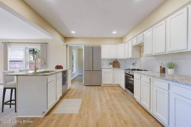 8201 Huntsman Trail, Louisville, KY 40291