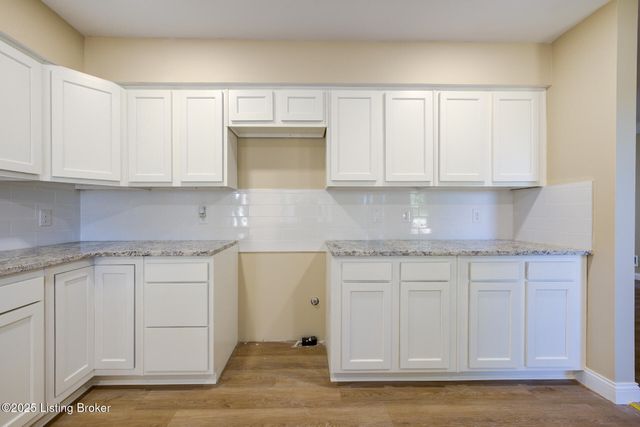 8201 Huntsman Trail, Louisville, KY 40291