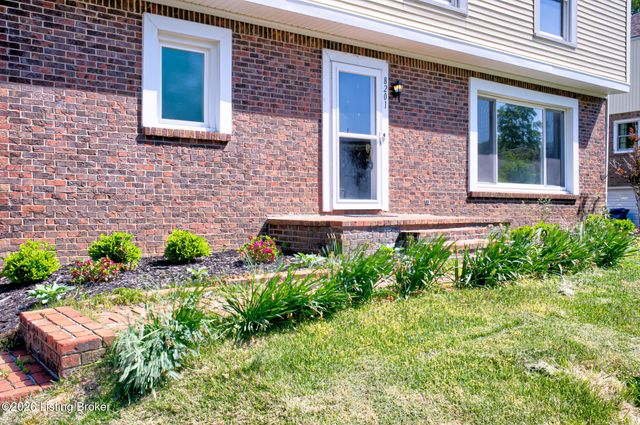 8201 Huntsman Trail, Louisville, KY 40291