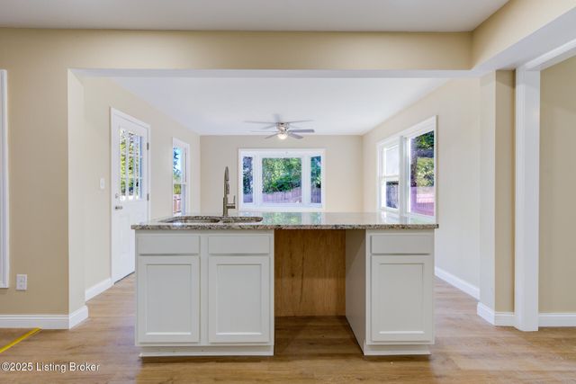 8201 Huntsman Trail, Louisville, KY 40291