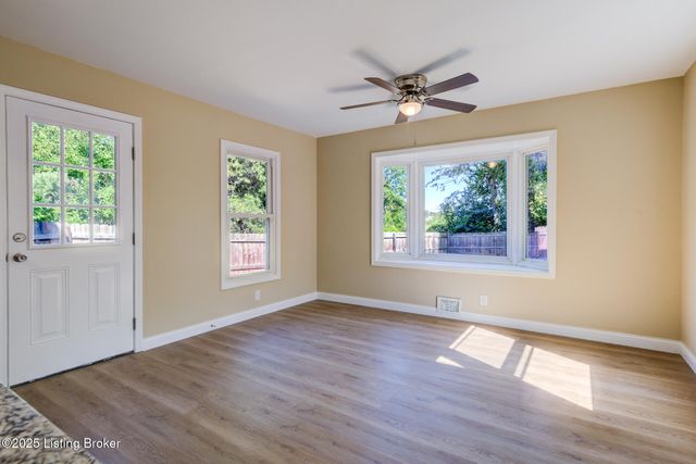 8201 Huntsman Trail, Louisville, KY 40291