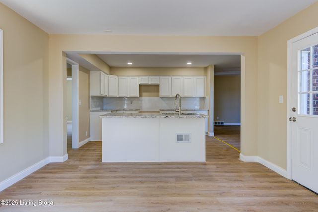 8201 Huntsman Trail, Louisville, KY 40291