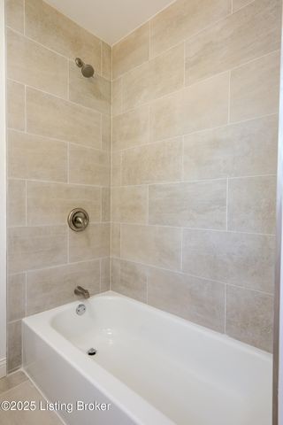 8201 Huntsman Trail, Louisville, KY 40291