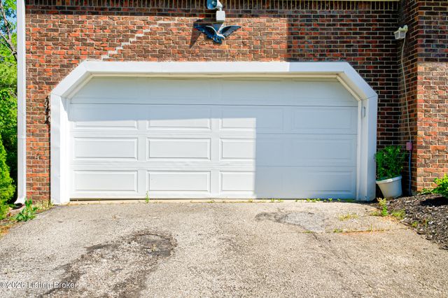 8201 Huntsman Trail, Louisville, KY 40291