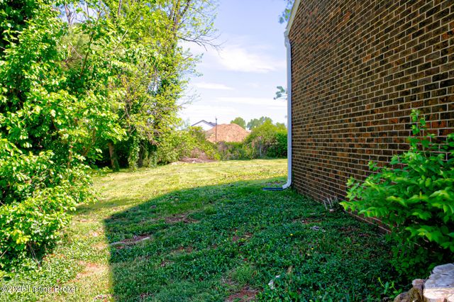 8201 Huntsman Trail, Louisville, KY 40291