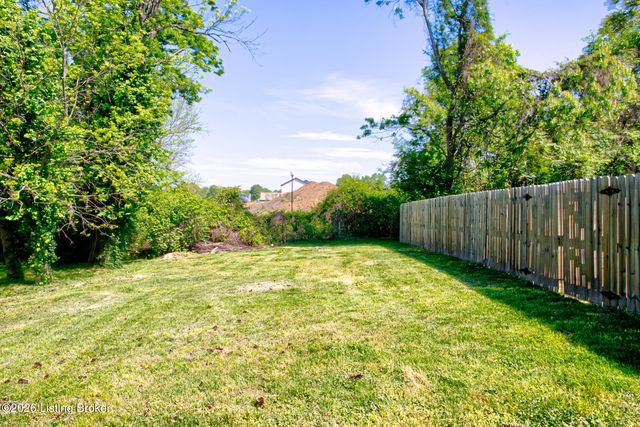 8201 Huntsman Trail, Louisville, KY 40291