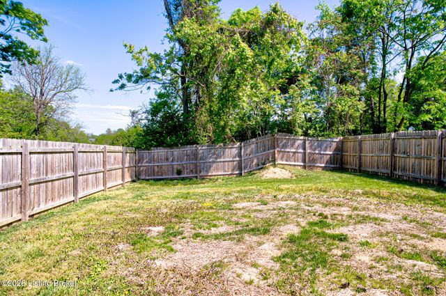 8201 Huntsman Trail, Louisville, KY 40291