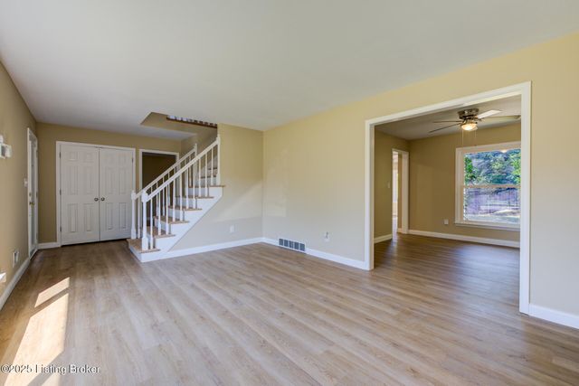 8201 Huntsman Trail, Louisville, KY 40291